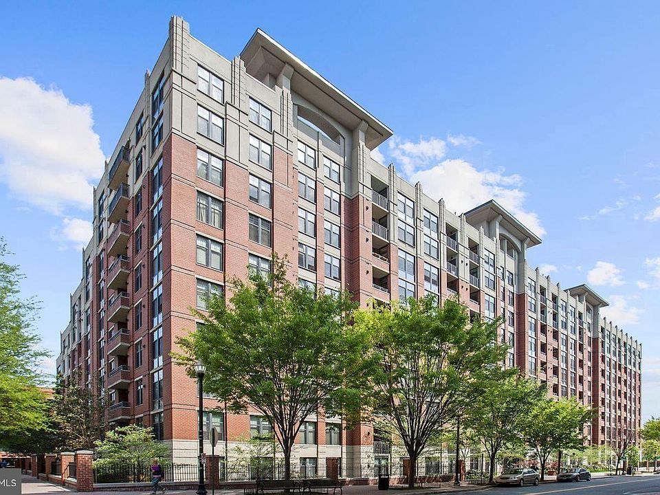 1st image of 1021 N Garfield St APT 104