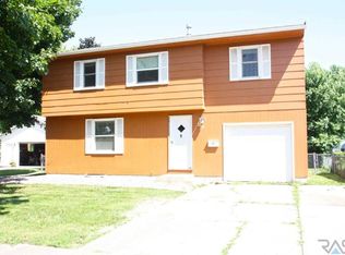 3912 E 23rd St, Sioux Falls, SD 57103