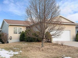 5531 Summerland Dr, Waterloo, IA 50701