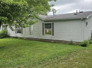 109 N Center St, Kansas, IL 61933