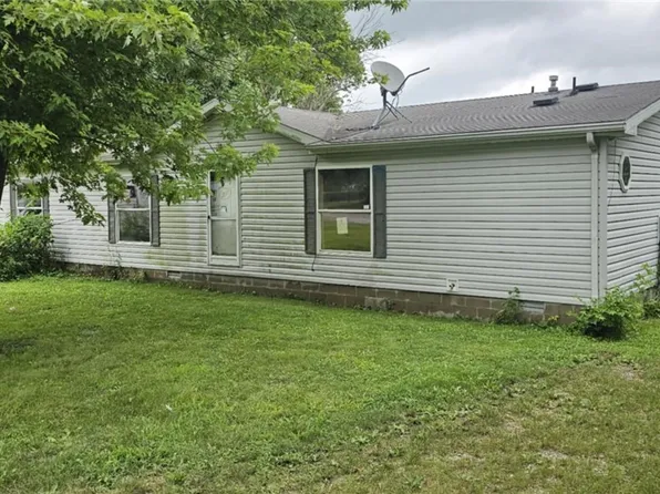 109 N Center St, Kansas, IL 61933