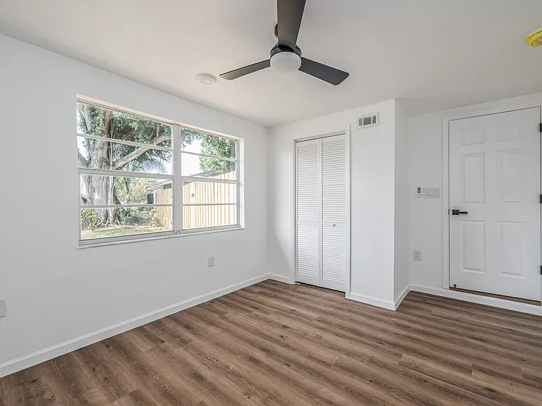 1811 Rhoades Ter — Photo 14