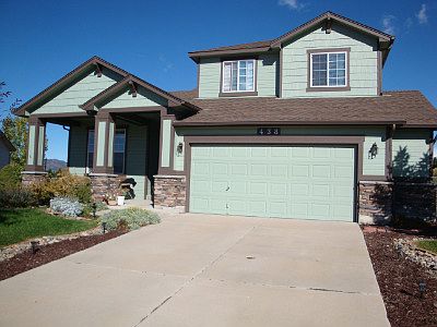 2 Story Home w/ 2.5 car garage