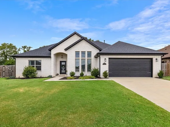 1840 Sunrise Cir, Centerton, AR 72719