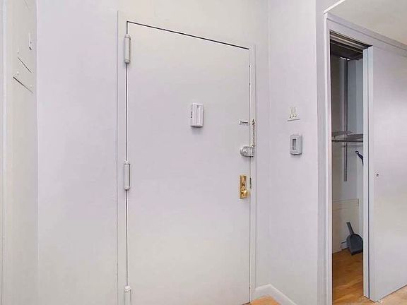 5th image of 260 W 15th St APT 5F