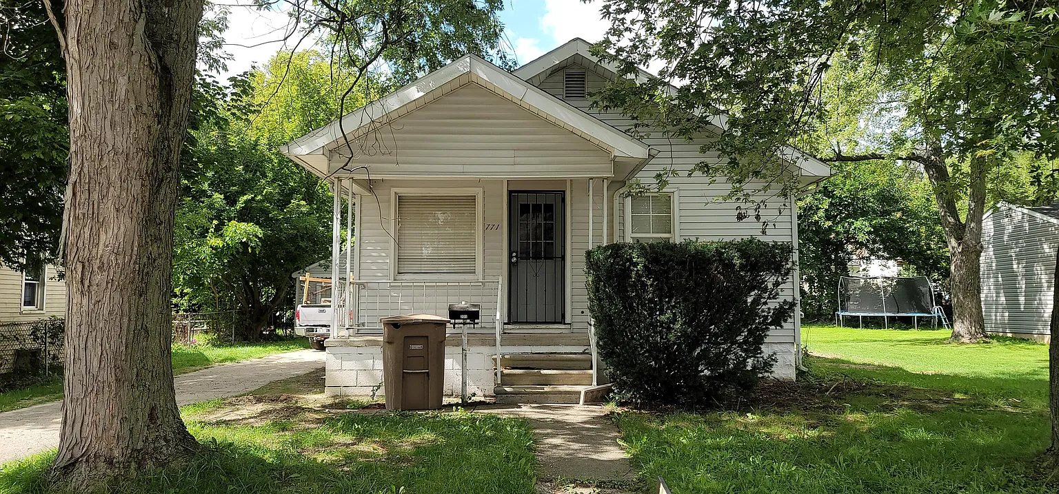 771 Cameron Ave photo 1