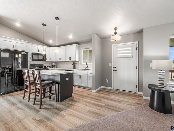 4th image of 1000 N Juniper St