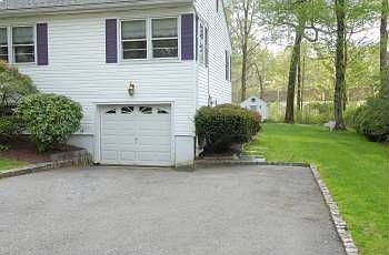 4th image of 33 Townsend Dr