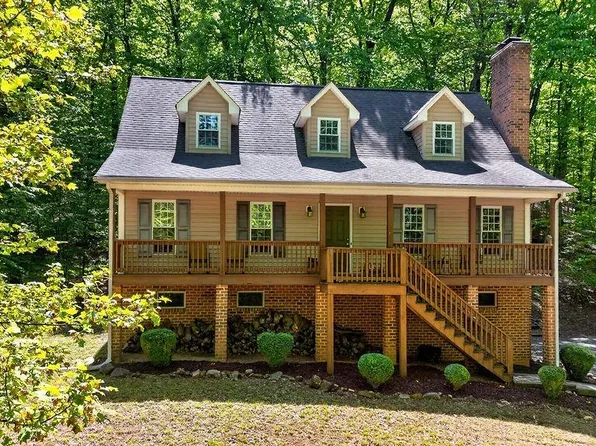 2 Dogwood Ln, Nellysford, VA 22958