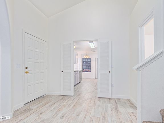 5th image of 509 E Rimrock Dr