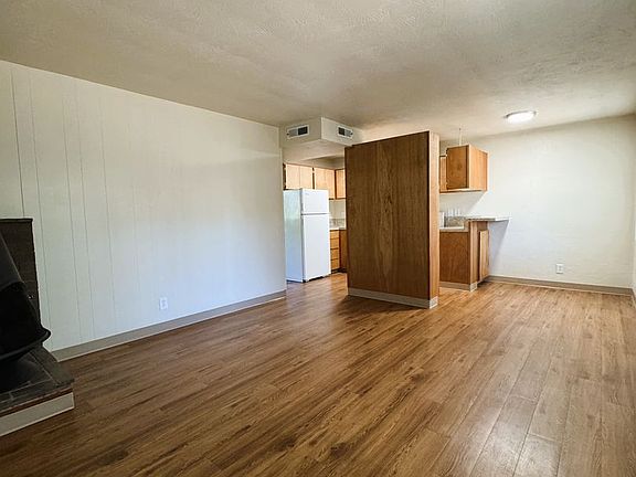 5th image of 2705 Oak St APT 10