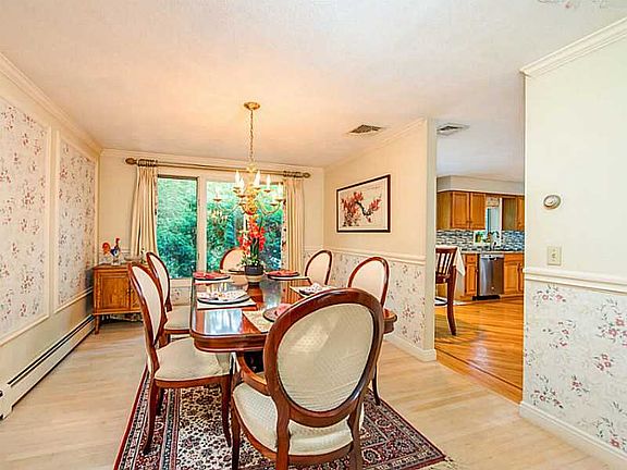 4th image of 21 Georgiana Dr