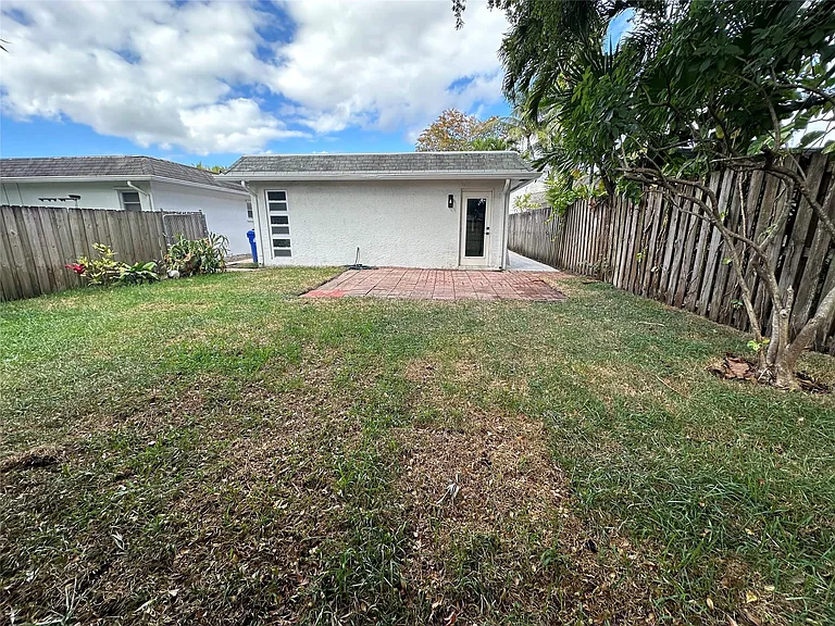 814 SW 12th Pl — Photo 24