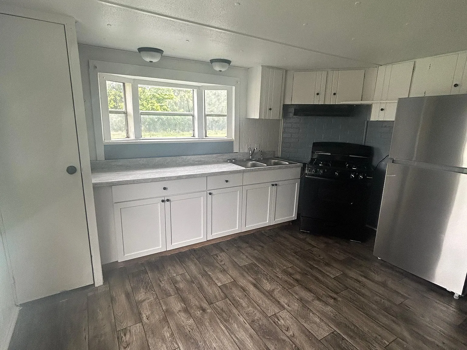3 bed, $1,295 — Photo 2