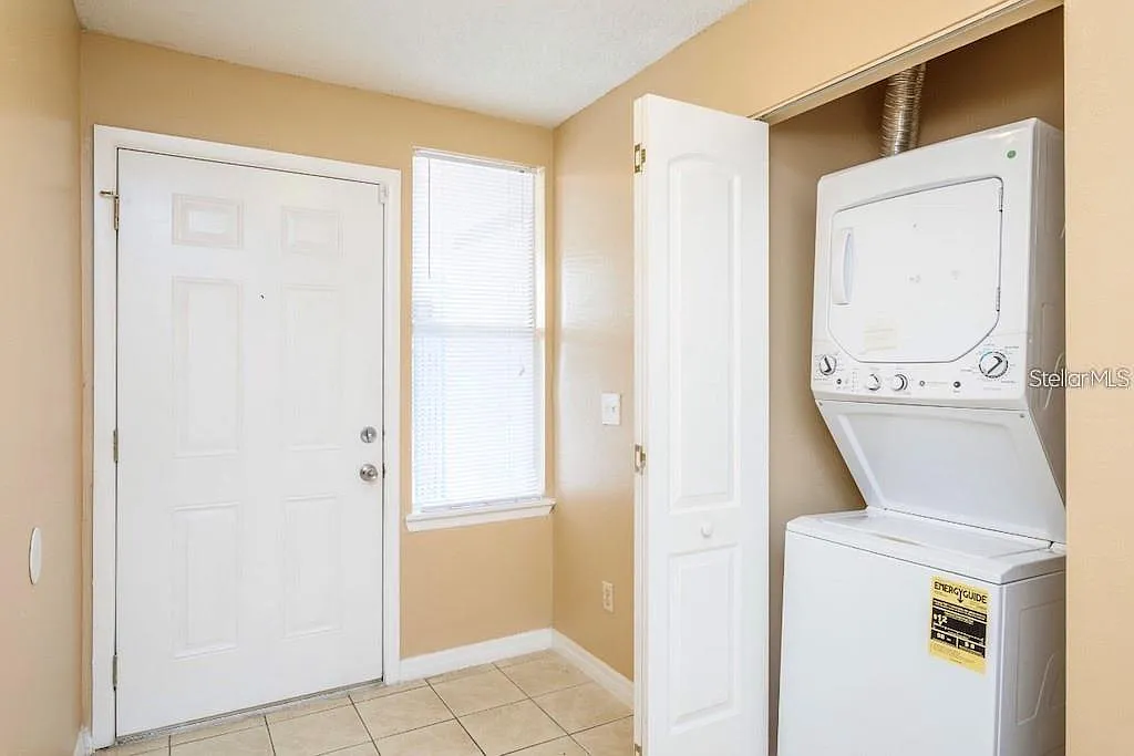 3 bed, 2.0 bath, 1400 sqft, $1,850 — Photo 2