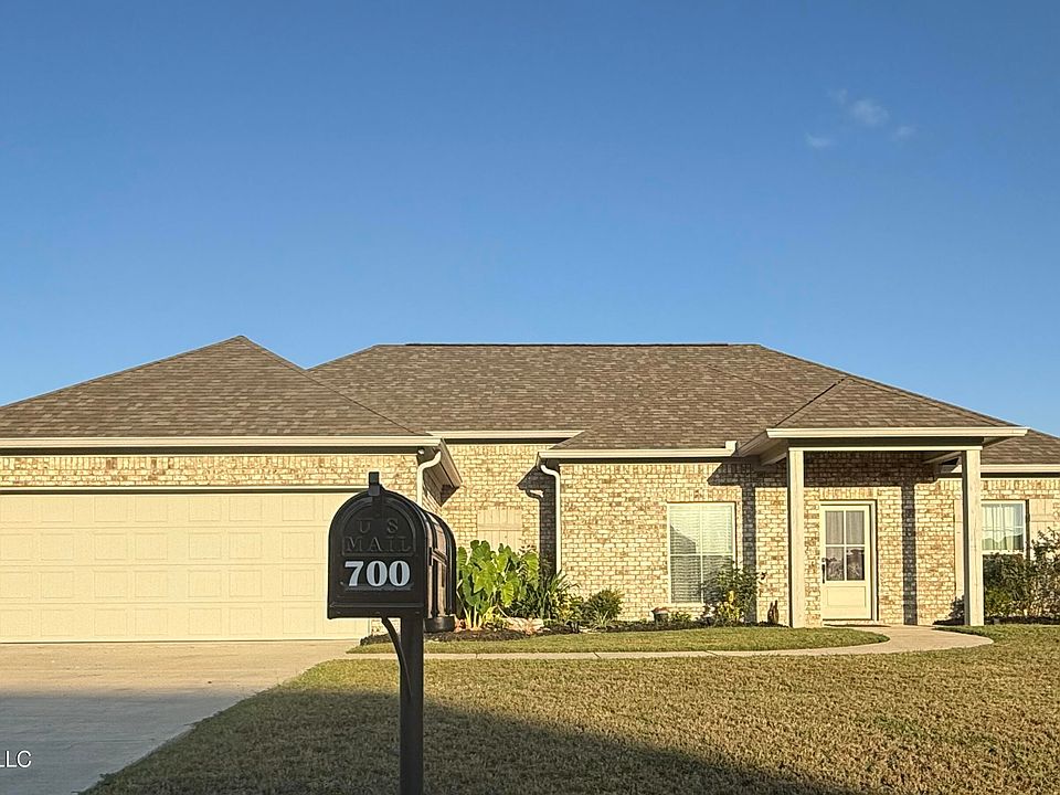 1st image of 700 Cottonwood Way
