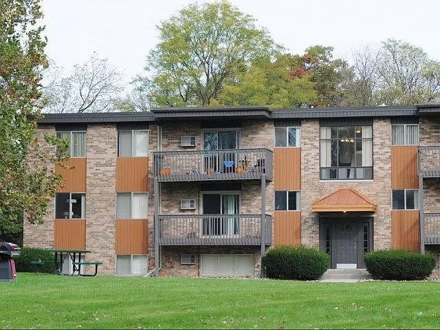Abbott Pointe Apartments — Photo 23