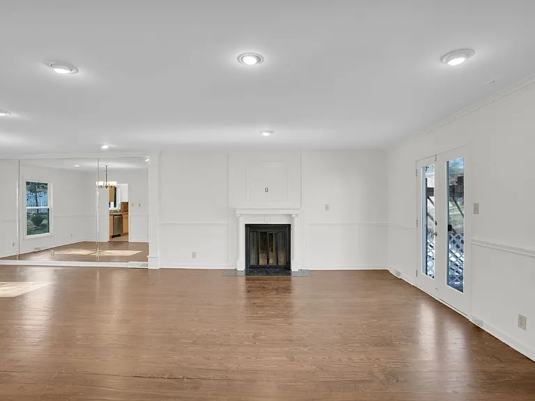 408 Wilby Dr — Photo 7