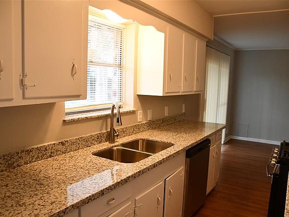 5th image of 13319 Oak Leaf Ln