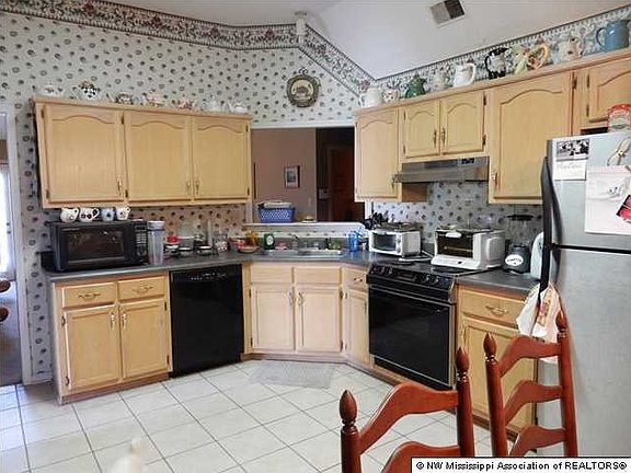 5th image of 4050 Rollin Oaks Dr
