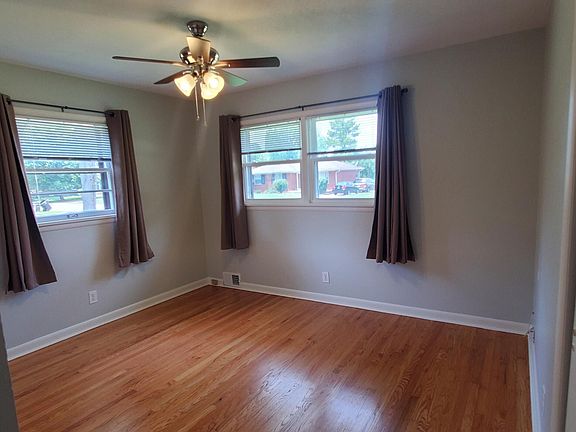 4th image of 4034 Laurelwood Ave