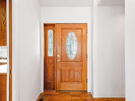 5th image of 308 SE Juniper Ct