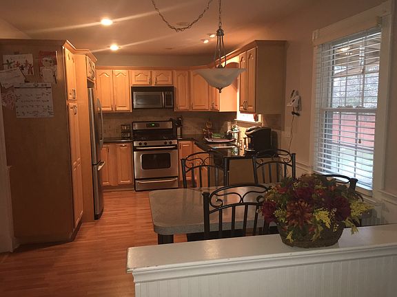 Updated eat in kitchen