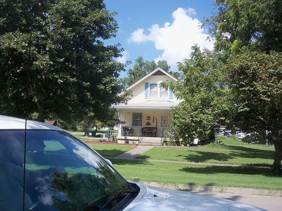 2nd image of 254 Market St