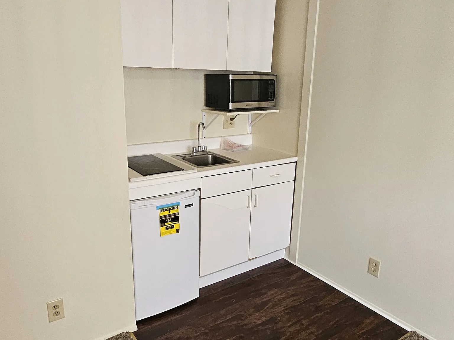 Studio, 450 sqft, $1,600 — Photo 3