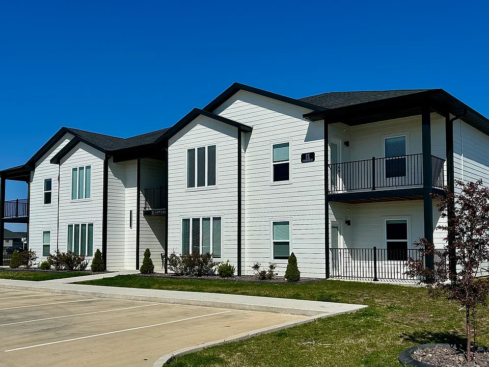 3800 Cambridge Dr #713