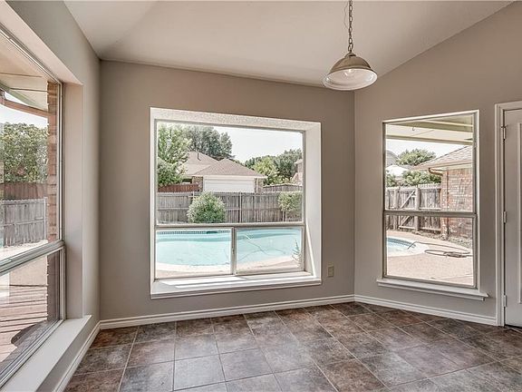4th image of 1004 Granview Dr