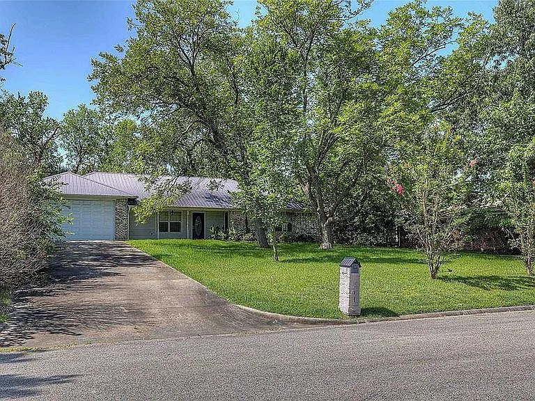 Building Photo - 1101 Northwood Dr