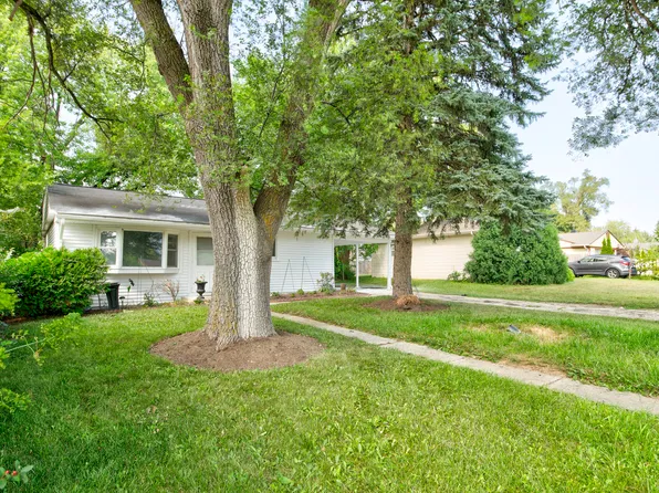 112 Green Ln, Carpentersville, IL 60110