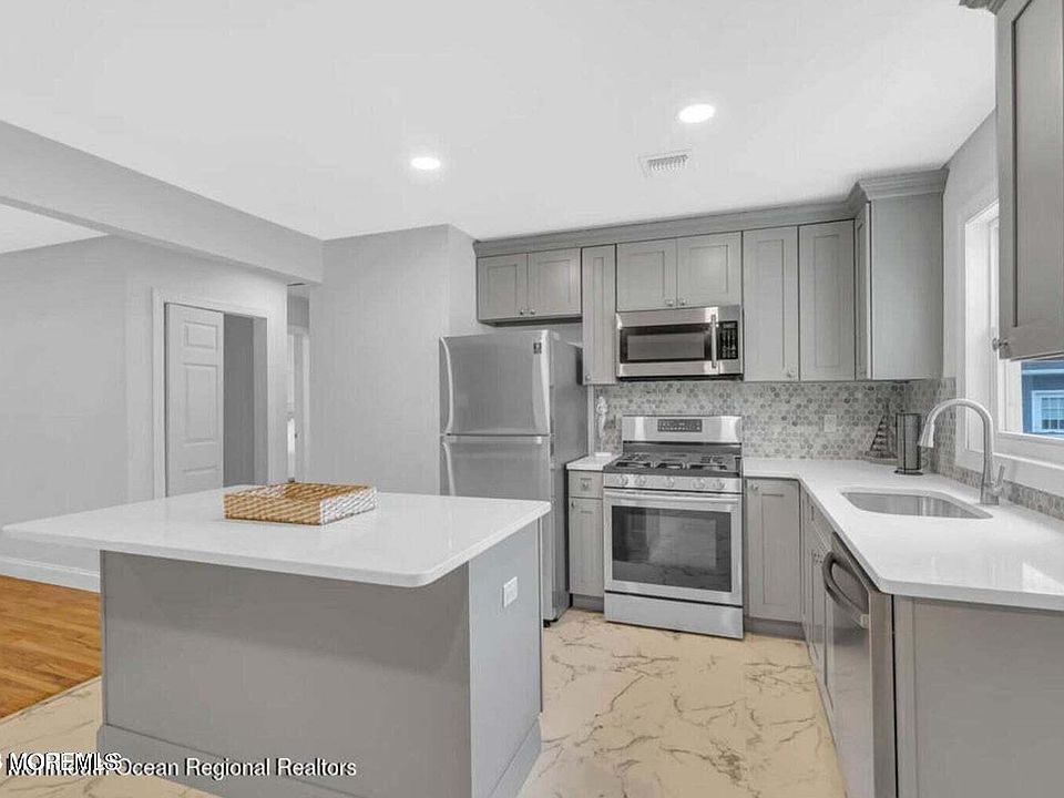 1st image of 1145 Roe Ave