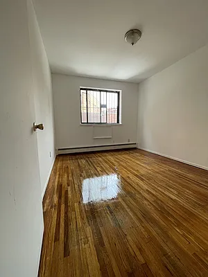 Rented by E Realty International Corp | media 6