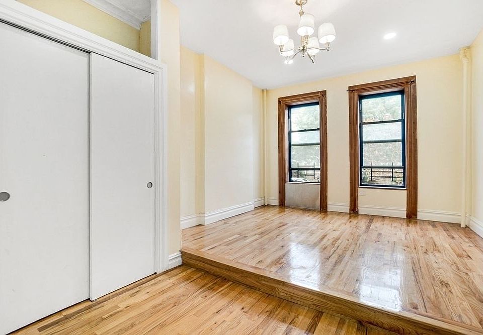 1st image of 227 Bainbridge St APT 1