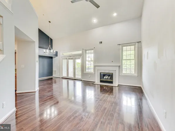 1324 Garden Wall Cir #307-F, Reston, VA 20194