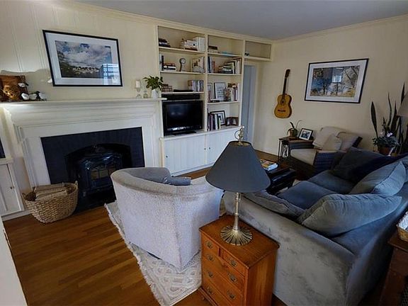 3rd image of 1420 Narragansett Blvd