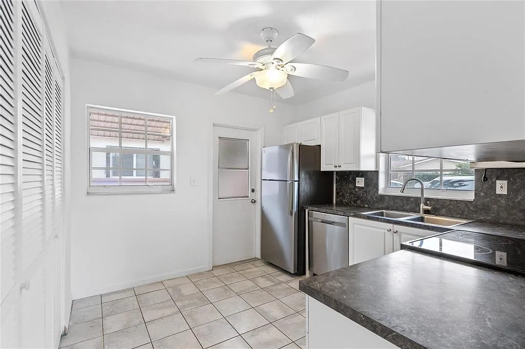 2 bed, 2.0 bath, 1200 sqft, $2,975 — Photo 3