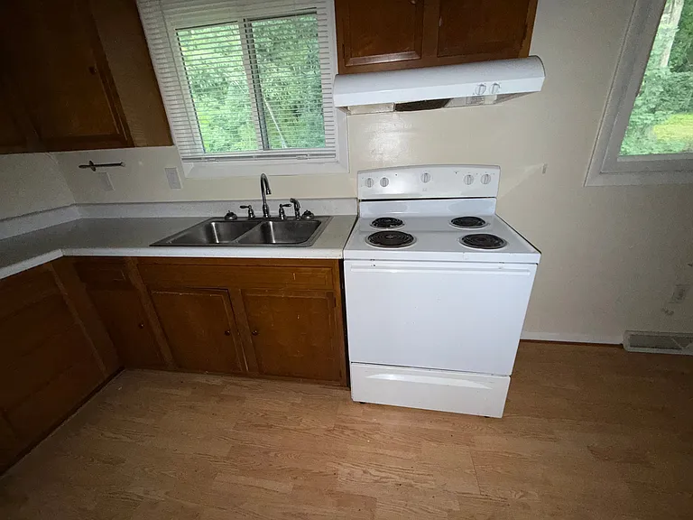 14001 Bedford Rd NE — Photo 9