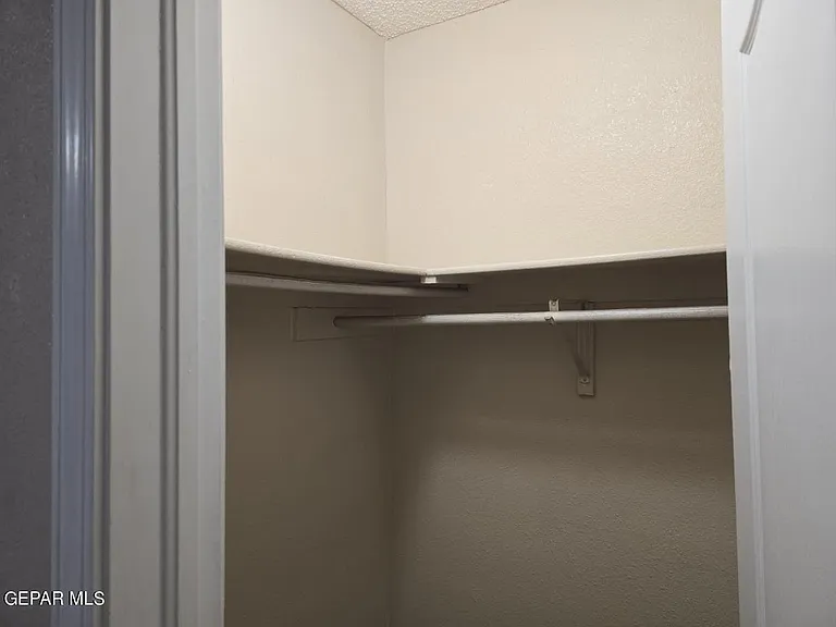 12105 Castle View Way — Photo 16