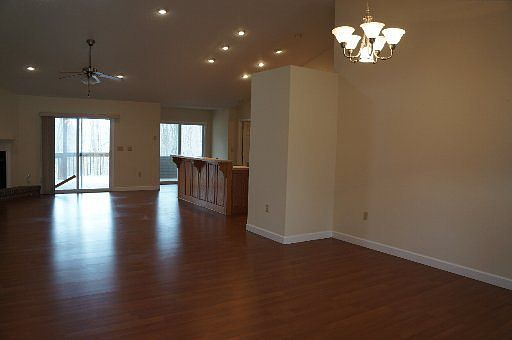 4th image of 348 Lakeview Dr