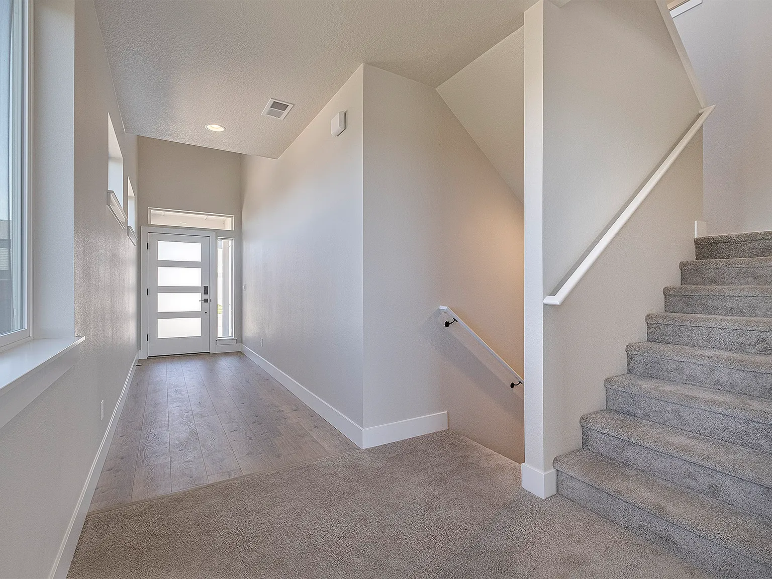 4 bed, 3.5 bath, 3668 sqft, $4,600 — Photo 2