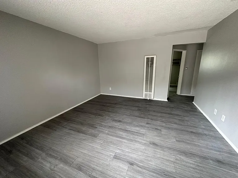 The Palms Apartments — Photo 5