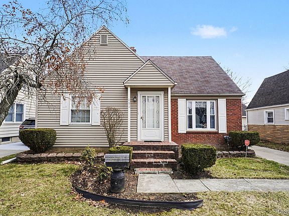 3rd image of 151 Commonwealth Ave