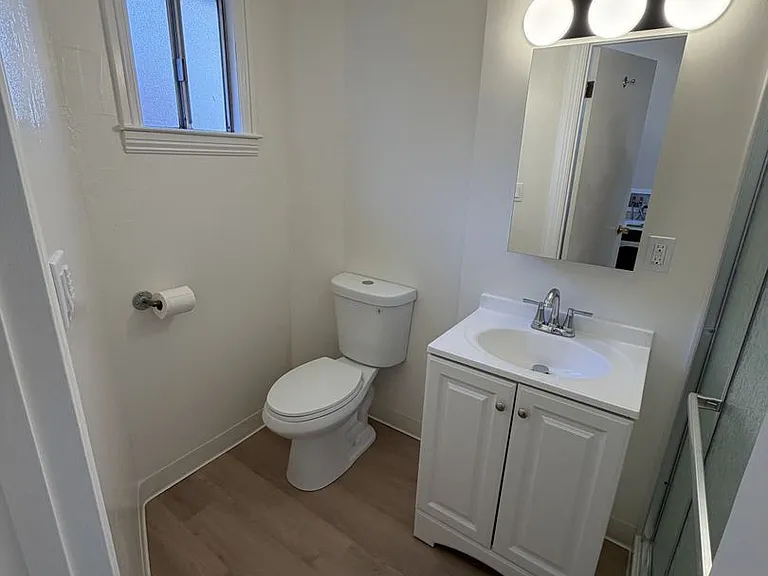 1020A Minna St — Photo 8