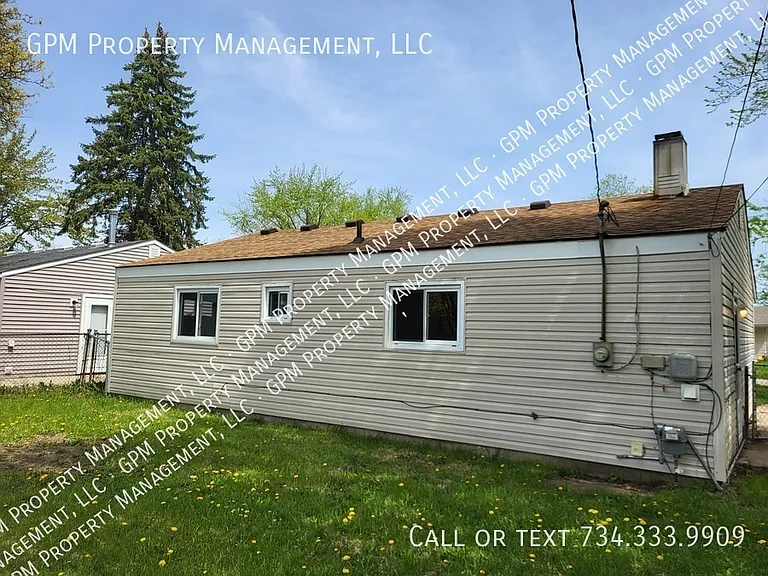 2036 Alberta St — Photo 3