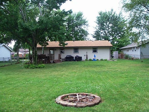 4th image of 1064 Pheasant Dr