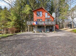 13 Brookfield Rd, Lake Ariel, PA 18436