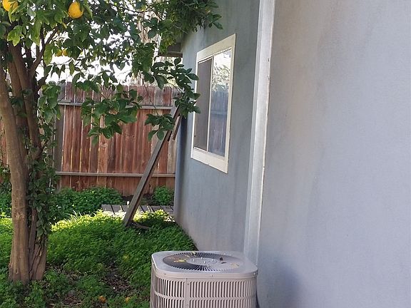 3rd image of 1077 Acacia Ave